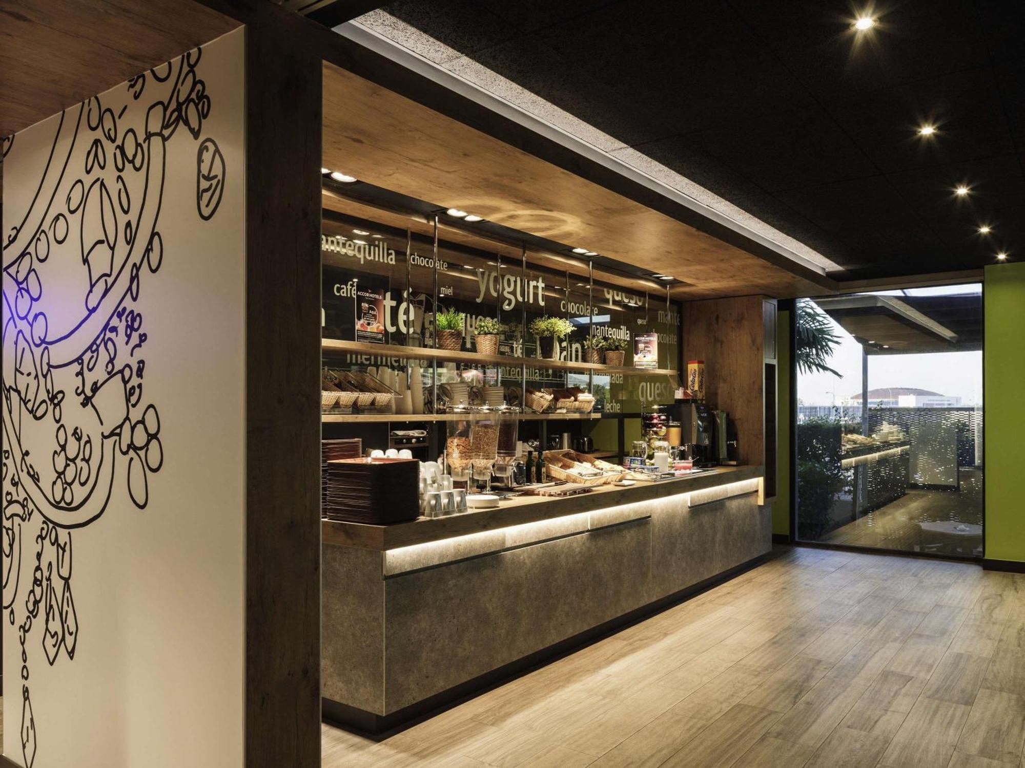 Ibis Budget Malaga Aeropuerto Avenida De Velazquez — Fotos 3
